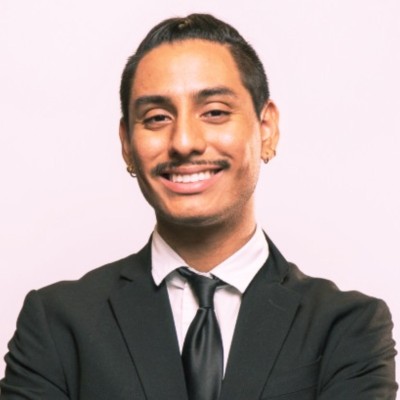 portrait of Derek Gomez